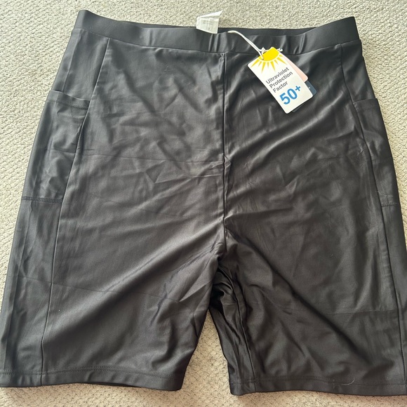 Black swim shorts with pockets and tummy control - Picture 6 of 7